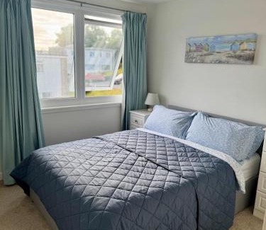Pembroke Ski Chalet | 206 Trewent Park