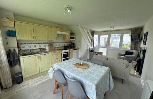 Pembroke Ski Chalet | 206 Trewent Park