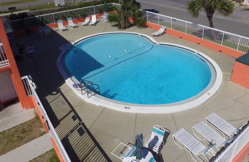 Fort Walton Beach Condo | 206 Tropical Isle Free Beach Svc Steps to Beach