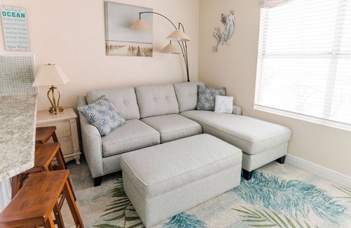 Fort Walton Beach Condo | 206 Tropical Isle Free Beach Svc Steps to Beach