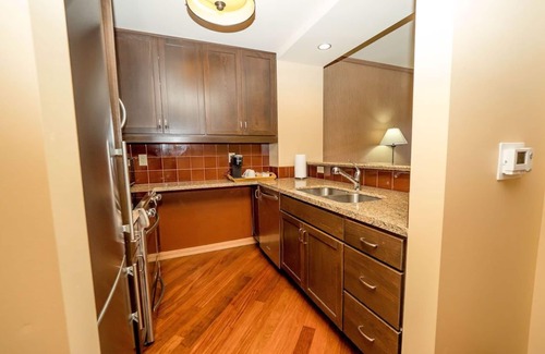 Cle Elum Condo | 2066 🏔🏌🏻Unique ONE Bedroom condo with full kitchen & private patio!