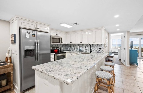 Holiday Isle Condo | (207)Fabulous Beach Front Condo, Sleeps up to 8, Includes FREE Beach Service