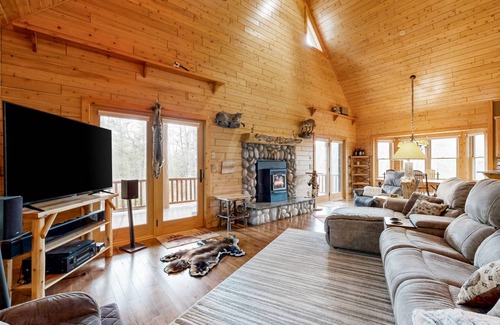 Vanderbilt Cabin | 207 m² Cabin ∙ 2 bedrooms ∙ 6 guests