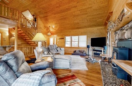 Vanderbilt Cabin | 207 m² Cabin ∙ 2 bedrooms ∙ 6 guests