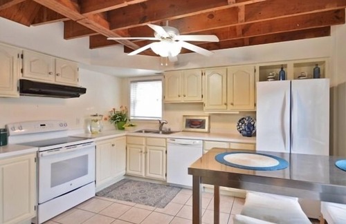 Lewes House | 209B Midland "The Cottage" Less than two blocks to Lewes Beach!