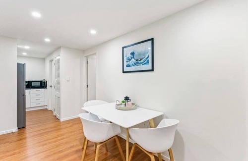 Titirangi Apartment | 21 Kaurimu Rise, Titirangi, Auckland 0604