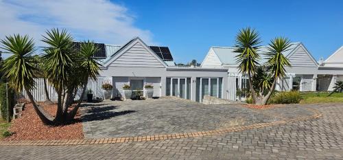 George Apartment | 21 Manor Kingswood Golf Estate