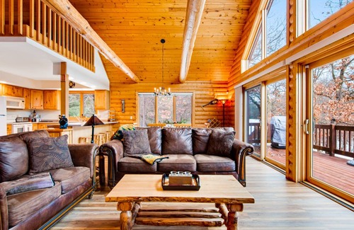 Friendship Cabin | 210 m² Cabin ∙ 3 bedrooms ∙ 12 guests