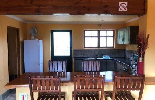 Grabouw House | 210 m² Farmhouse ∙ 13 guests