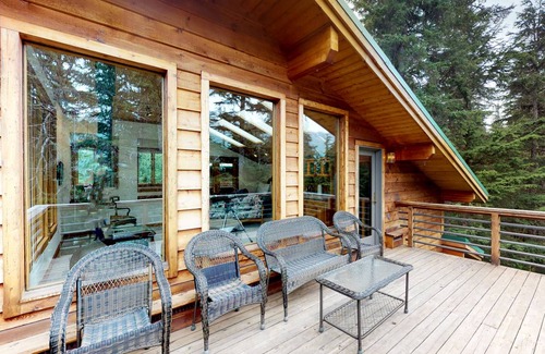 Alyeska House | 210 m² House ∙ 3 bedrooms ∙ 8 guests
