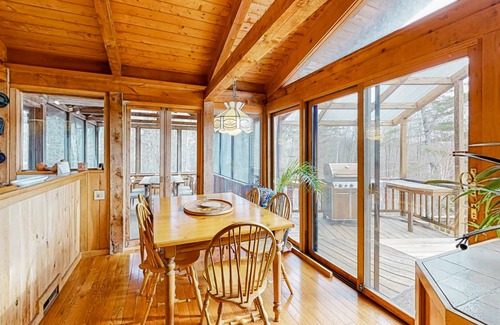 Williamsville House | 210 m² House ∙ 3 bedrooms ∙ 6 guests