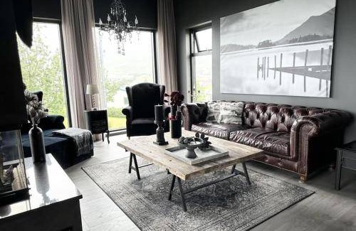 Grenivik Villa | 210 m² Villa ∙ 3 bedrooms ∙ 6 guests