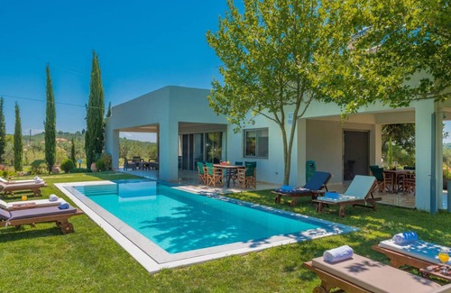 Romirion Villa | 210 m² Villa ∙ 5 bedrooms ∙ 15 guests