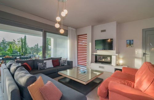 Romirion Villa | 210 m² Villa ∙ 5 bedrooms ∙ 15 guests
