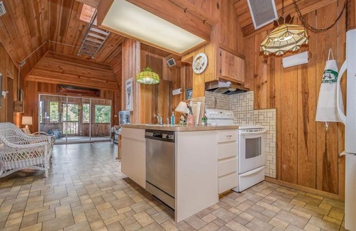 Florida Gulf Coast House | 210 Wheeler - Awesome Home - 4 beds/4 baths - 1 block from Gulf!