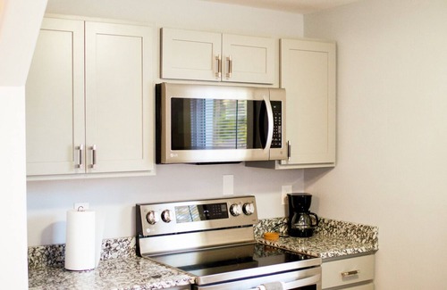 Williamstown Apartment | 211 Paris St Suites are just minutes from The Ark Encounter