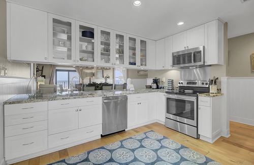 Isle of Palms Apartment | 211 Seascape by AvantStay | Oceanfront View + Pool