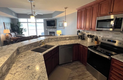 Kaiser Condo | 2110 Towers Beautiful Condo! Quiet! Elevators, indoor/outdoor pools. Free Wifi