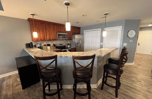 Kaiser Condo | 2110 Towers Beautiful Condo! Quiet! Elevators, indoor/outdoor pools. Free Wifi