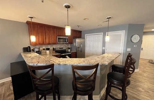 Kaiser Condo | 2110 Towers Beautiful Condo! Quiet! Elevators, indoor/outdoor pools. Free Wifi