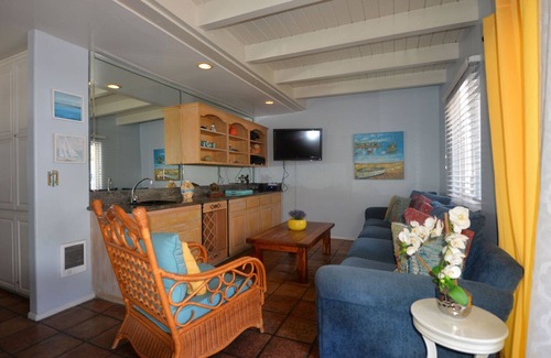 Avalon House | 211CL: Large Deck, Golf Cart, 1 Block to Beach, Pet Friendly. - 211 Claressa