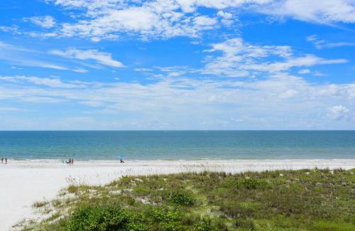 Madeira Beach House | 213 Madeira Norte Condo