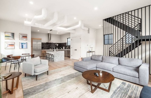 German Village Apartment | 214 m² Apartment ∙ 3 bedrooms ∙ 8 guests