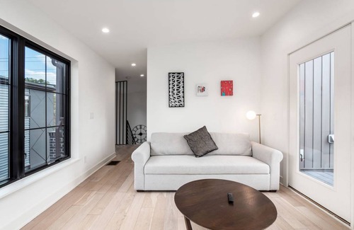 German Village Apartment | 214 m² Apartment ∙ 3 bedrooms ∙ 8 guests