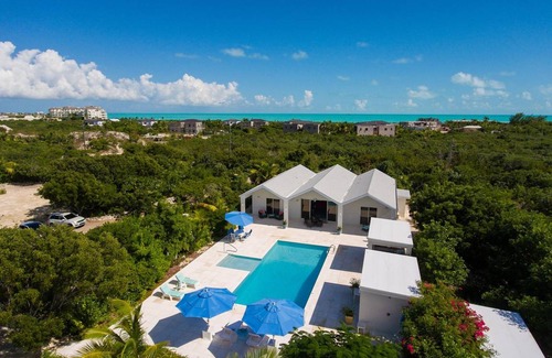 Long Bay House | 214 m² House ∙ 3 bedrooms ∙ 7 guests