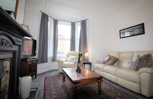 Heaton House | 215 m² House ∙ 5 bedrooms ∙ 9 guests