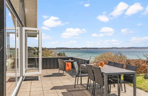 Handrup Strand House | 215 m² House ∙ 5 bedrooms ∙ 13 guests