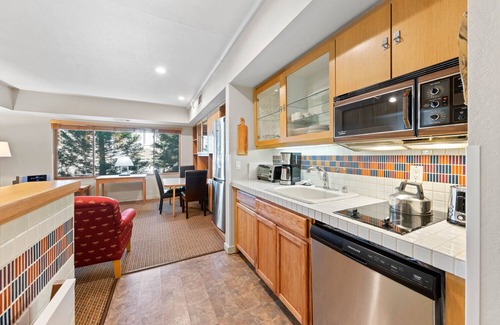 Olympic Valley Condo | 215 | Studio Stay – Big Fridge, Walkable Locale
