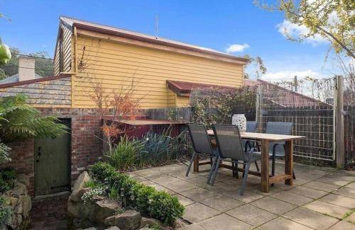 South Hobart House | 216 m² House ∙ 2 bedrooms ∙ 4 guests