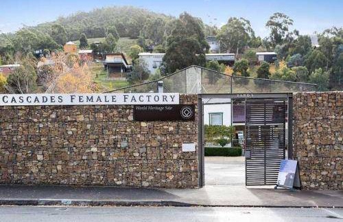 South Hobart House | 216 m² House ∙ 2 bedrooms ∙ 4 guests