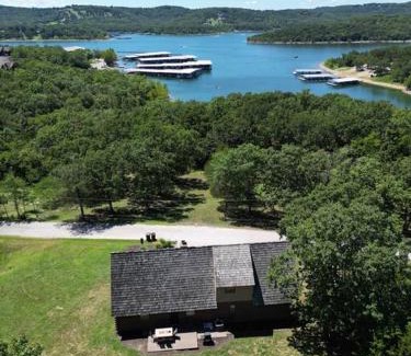Indian Point House | 216 Ridge Lane