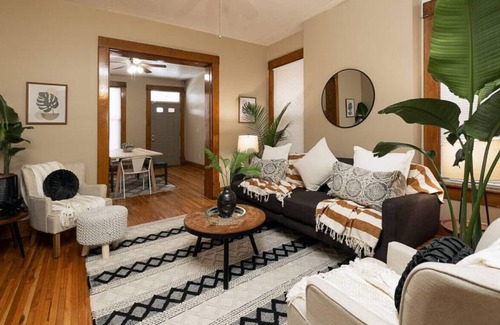 Old North Columbus House | 2174 Summit · Spacious Sanctuary, HUGE 5 BED centrally located