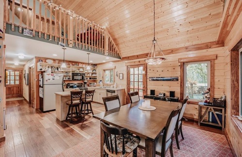 Warnick Cabin | 21GS - Log Cabin - Pets Ok - Sleeps 6 by RedAwning