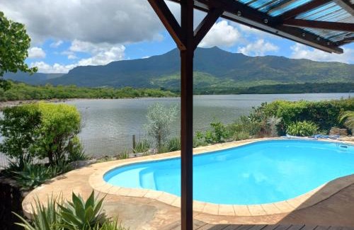 Black River House | 21LG Ilot Fortier M Sea Front and Swimming pool