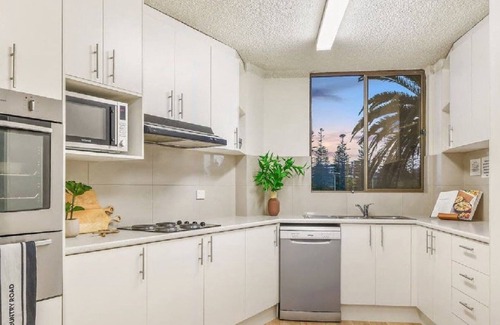 Mid North Coast Waterfront Apartment | 21st Century 7, TOP NOTCH