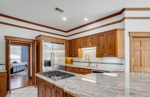Garland House | 22-Acres Mansion | Pool, Party Venue, Games & More