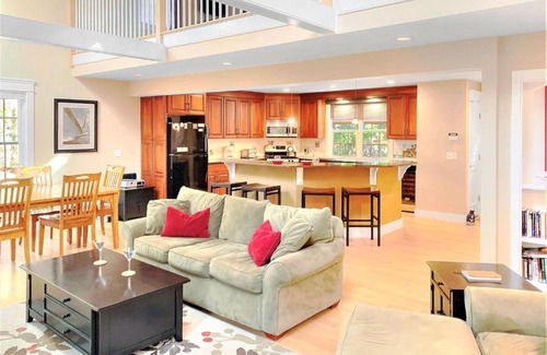 East Harwich House | 22 Charlene Lane Harwich Cape Cod - Lower Cape Escape