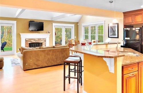 East Harwich House | 22 Charlene Lane Harwich Cape Cod - Lower Cape Escape