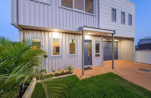 Exmouth House | 22 Cooyou Close