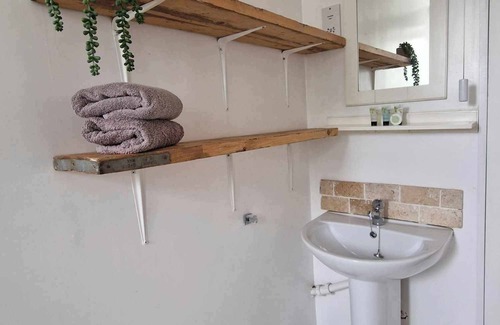 Exeter Apartment | 22 - Georgian Studio Apartment