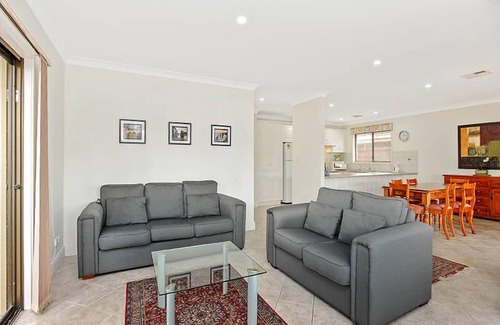 Encounter Bay House | 22 Lakeside Cct - Spacious Lakefront Home