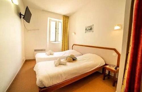 Saint-Etienne-de-Tinee Hotel | 22 m² Hotel ∙ 2 bedrooms ∙ 5 guests