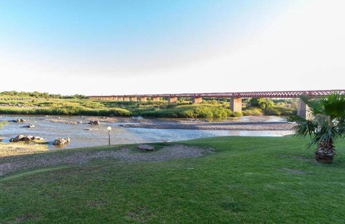 Upington Cabin | 22 m² Lodge ∙ 2 bedrooms ∙ 4 guests