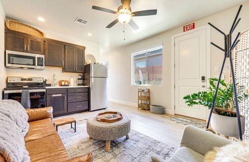 Hurricane Apartment | 22 Mi to Zion: Mtn-View 'Oasis Sanctuary'