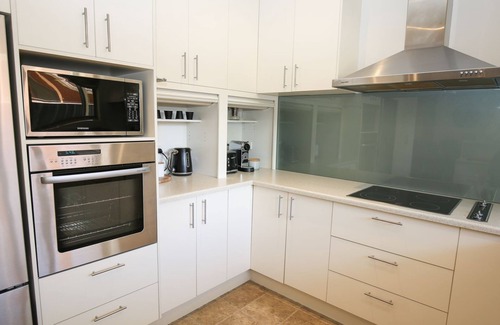 Bright House | 22 RIVERSIDE : Bright