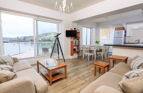 Salcombe Cottage | 22 THE SALCOMBE, family friendly, with pool in Salcombe